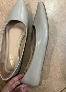 Stylish Grey Pointed Toe Flats