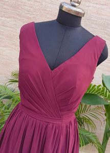 Elegant Burgundy V-Neck Gown