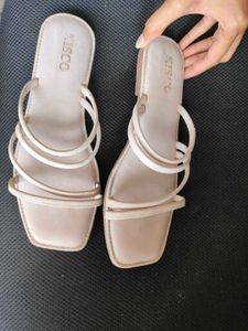 KISCO Strappy Flat Sandals