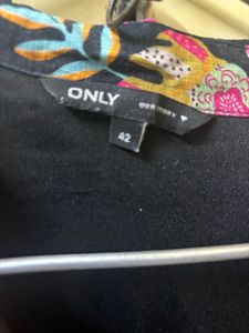 Vibrant Tropical Print Button-Up Shirt