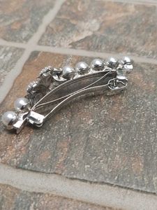 Elegant Pearl &amp; Floral Hair Clip