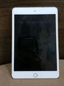 White Apple iPad Mini 4
