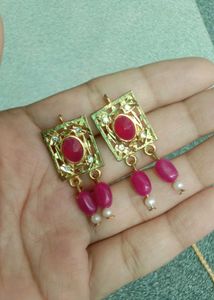 Stunning Gold Choker Necklace with Earrings