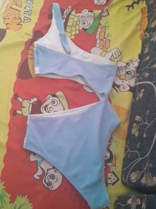 Cutout trikinis