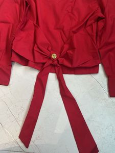 women’s red top