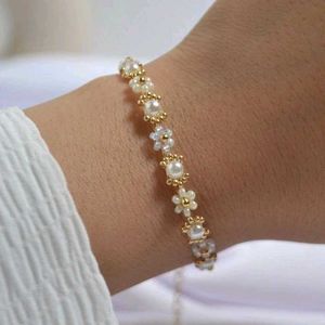 Cute Flower & Pearl Beaded Bracelet