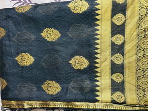 Elegant Black &amp; Gold Saree