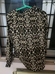Chic Leopard Print Ruffle Top