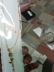 Elegant Gold Necklace with Emerald Stone