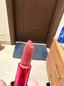 Nykaa Ultra Silk Hydrating Lipstick shade gleamin