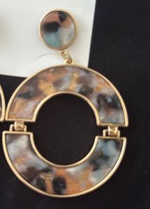 Chic faux  Tortoiseshell Hoop Earrings