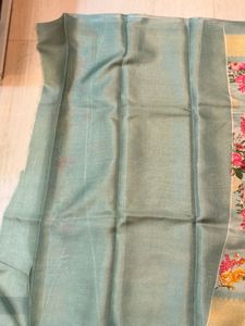 brand new Beautiful Floral Saree with blouse pcs