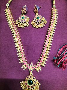 Beautiful Jewellery Set - Necklace And Earrings