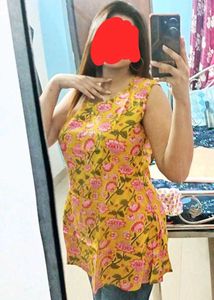 Floral Print Sleeveless Top