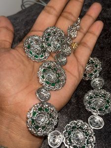 Stunning Emerald &amp; Diamond Necklace Set