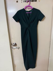 Elegant Emerald Green Twist Front Midi Dress