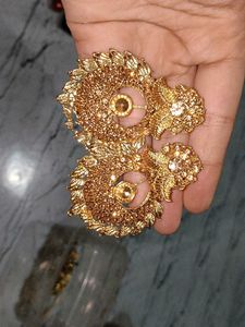 Exquisite Gold Tone Dangle Earrings
