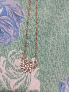 Delicate Flower Pendant Necklace