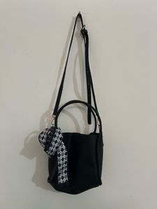 SAVANA Chic Black Textured Bucket Bag