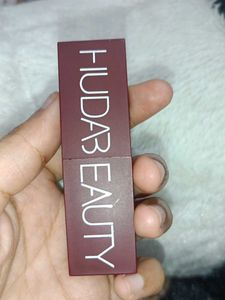 HUDA beauty lipstick