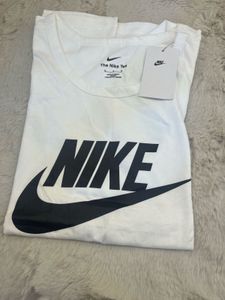 NEW NIKE White T-Shirt