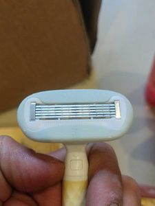 Carmesi Body Razor