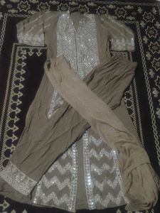 Embellished Kurta Set with Pants