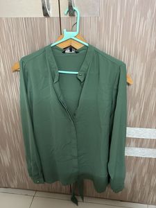 Elegant Green Button-Up Blouse