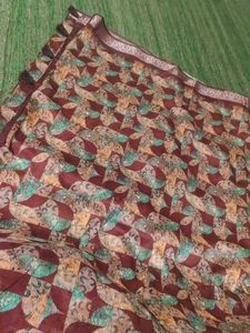 Stylish Printed Saree with matching earrings