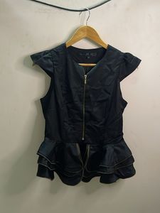 Chic Black Peplum Zipper Top