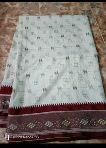 Elegant Saree with Traditional Motifs