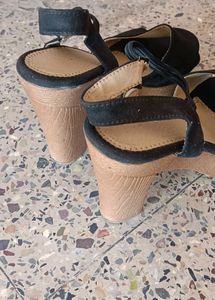 Chic Black Wedge Sandals