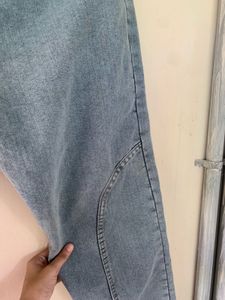 Light Wash Relaxed Fit Jeans
