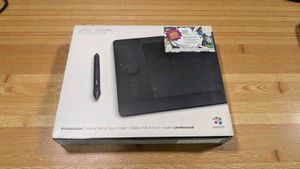 Wacom Intuos Pro Pen & Touch Tablet