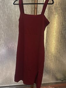 Burgundy midi sleeveless dress with a small slit