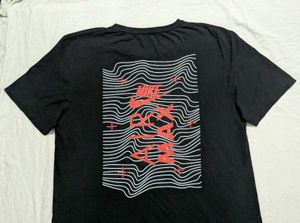 Nike Men's Black Graphic T-Shirt