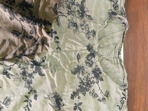Black Flowers Print Crop Top….