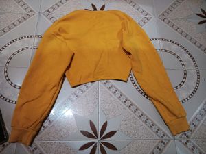 H&amp;M CROP SWEATSHIRT (S)