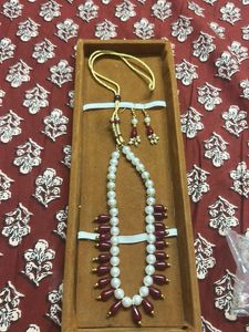 Elegant Pearl and Maroon sujni Necklace Set