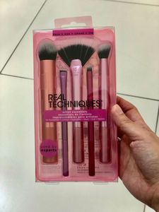 Real Techniques Artist Essentials Brush Set