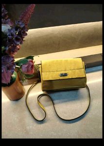 Chic Yellow Crossbody Bag