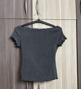 36 H&M OFF SHOULDER TOP