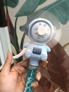 Bubble making toy with fan