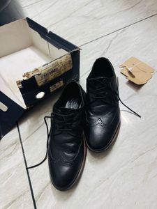 Arrow Men's Black Leather Oxford Shoes