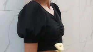 Black Puff Sleeve Crop Top
