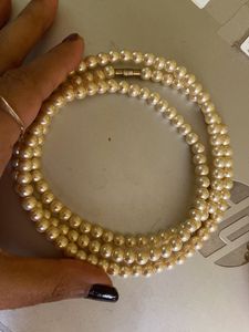 Free Delivery: Classic Pearl Necklace