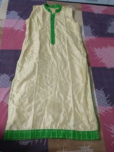 Sleeveless Ethnic Kurta