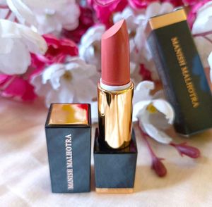 Manish Malhotra Lipstick desert saude