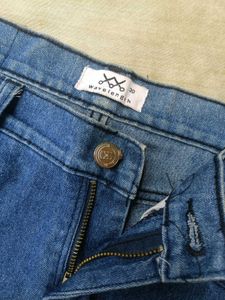 Vintage-Inspired Denim Capris