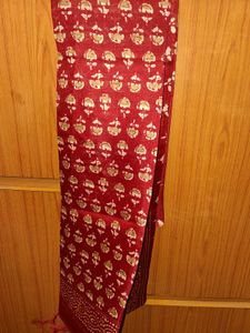 Red dupatta